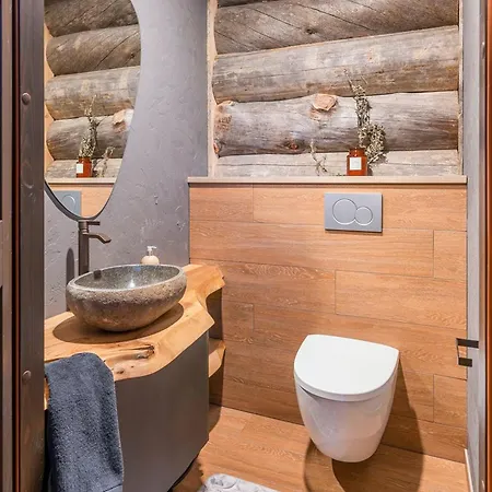 Karhunkelo - Sis 2 Kpl Hissilippuja Вилла *