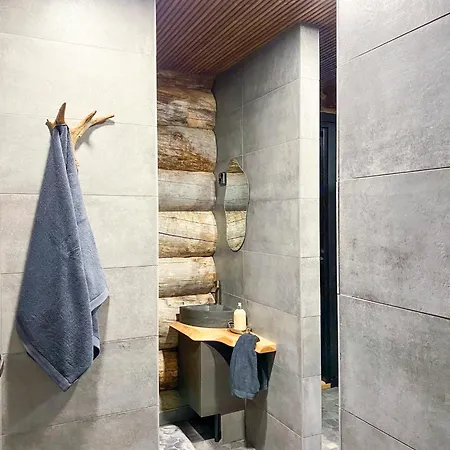 Karhunkelo - Sis 2 Kpl Hissilippuja Вилла