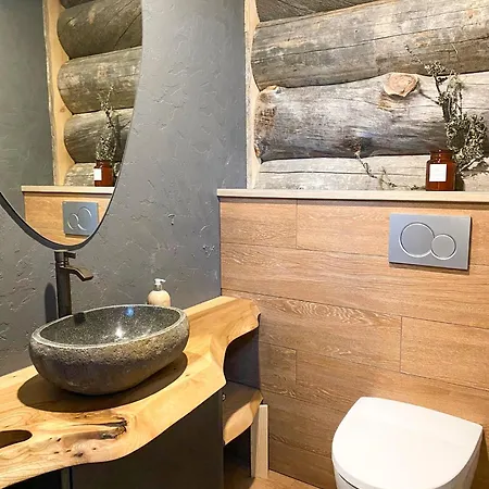 Karhunkelo - Sis 2 Kpl Hissilippuja Вилла