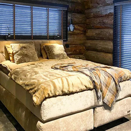 Karhunkelo - Sis 2 Kpl Hissilippuja *