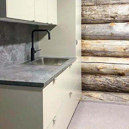 Karhunkelo - Sis 2 Kpl Hissilippuja Уккохалла